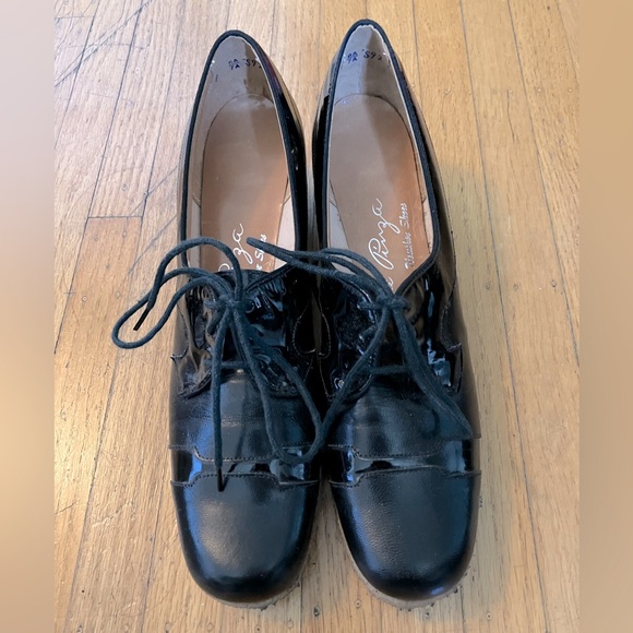 Vintage mod shoes, black leather and patent, 1.5 in heel, women’s 7 (narrow) - Picture 3 of 8